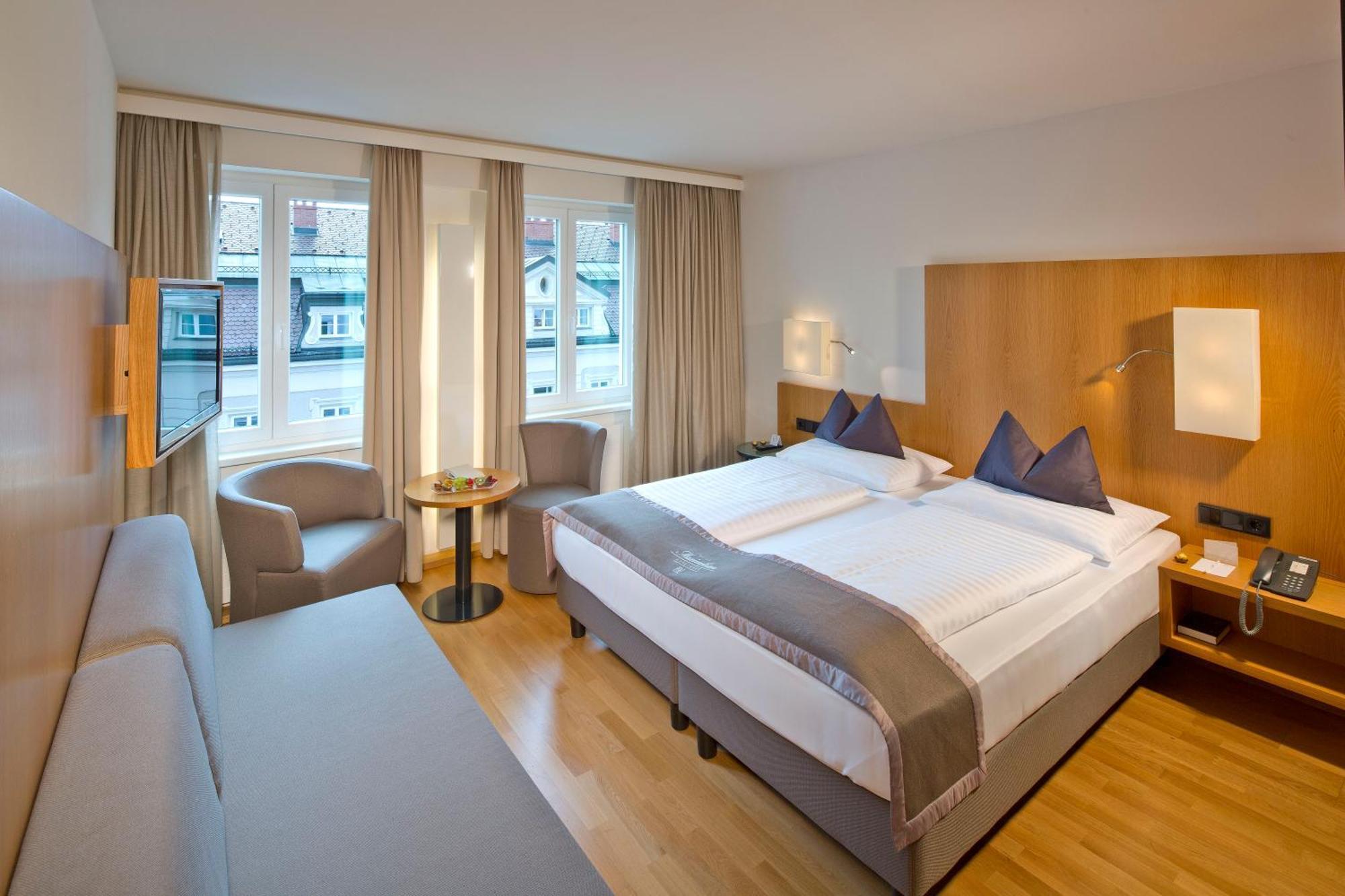 Triple Room Air Conditioning,679605222:JPEG